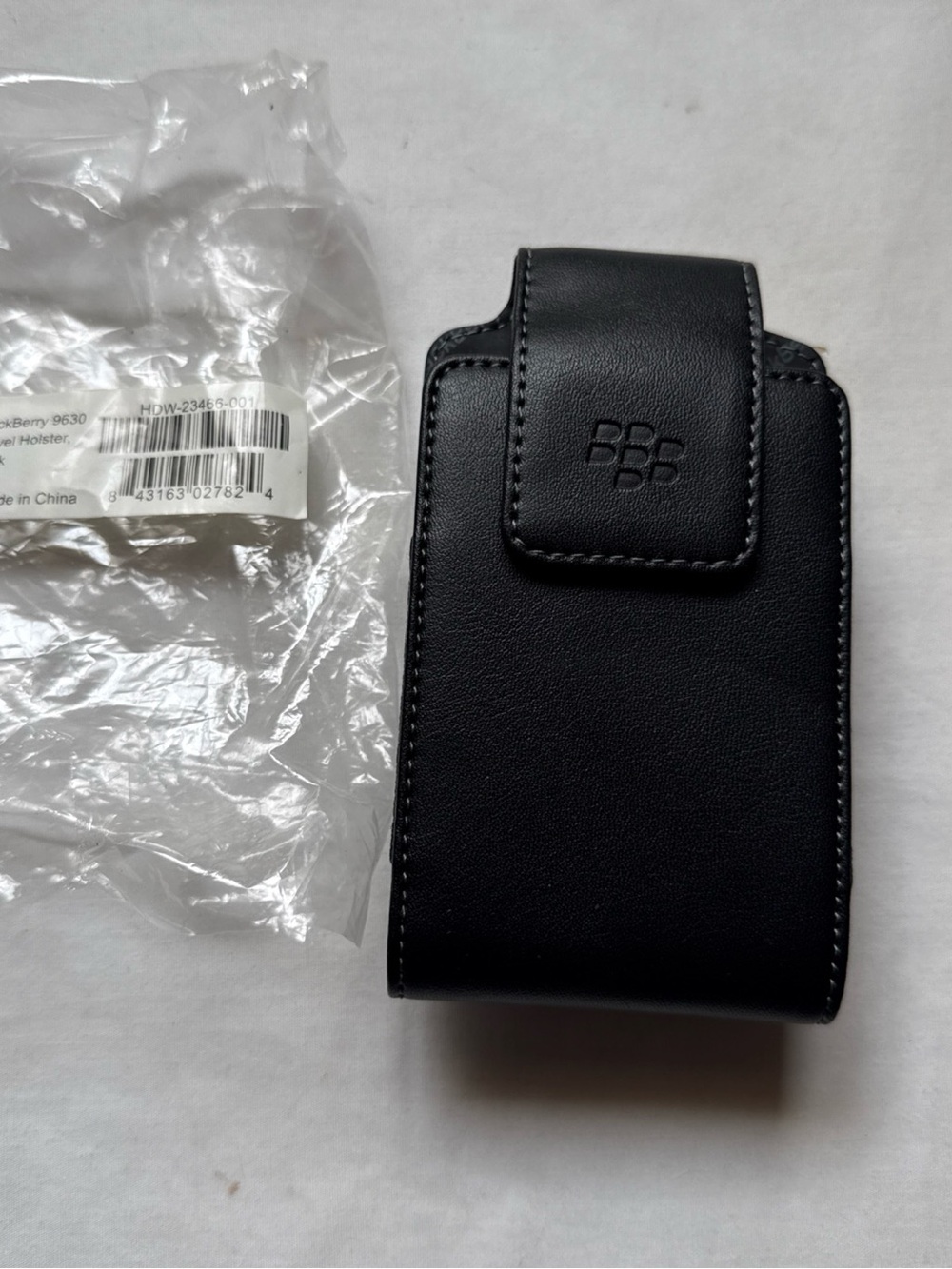 Black BlackBerry Leather Vertical Phone Holster with Magnetic Flap 9630